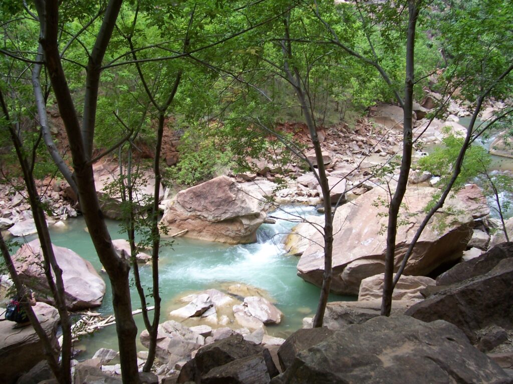 photo-blue-pool-rocky-creek